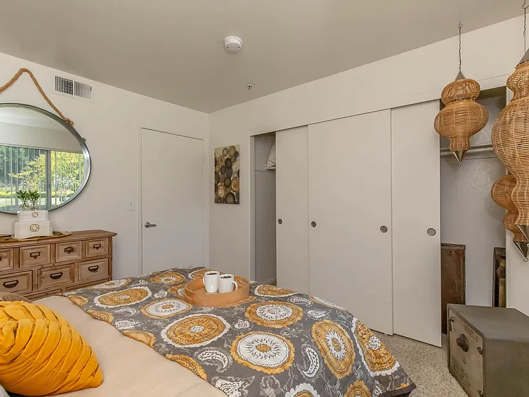 Cambridge Village Apartments — Photo 32