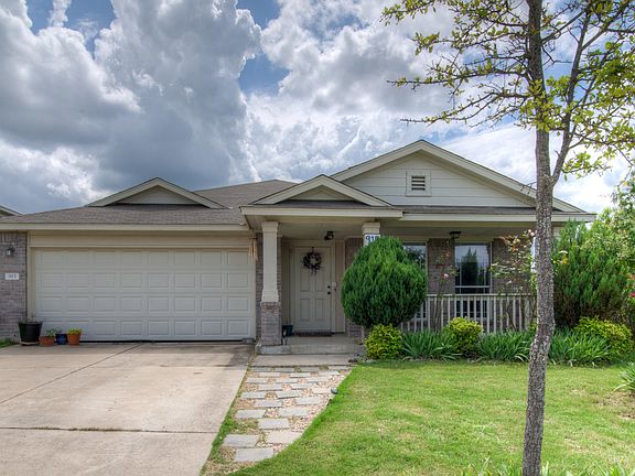 3rd image of 915 Whitley Dr