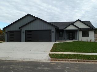 717 Tamarack Trl, Holmen, WI 54636