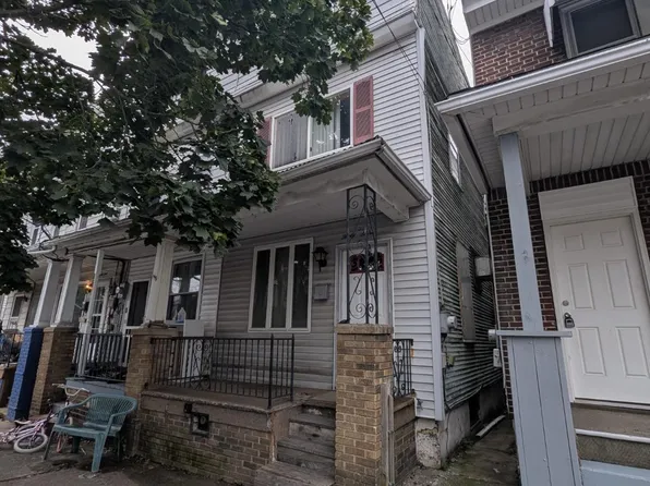 37 W 6th St, Mount Carmel, PA 17851