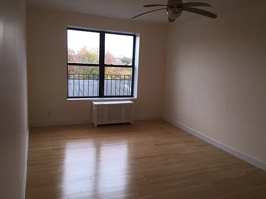 Rented by City Prime Commercial Realty  | media 28