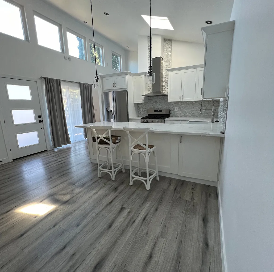 Studio, 600 sqft, $2,300 — Photo 2