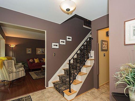 3rd image of 1289 King George Blvd