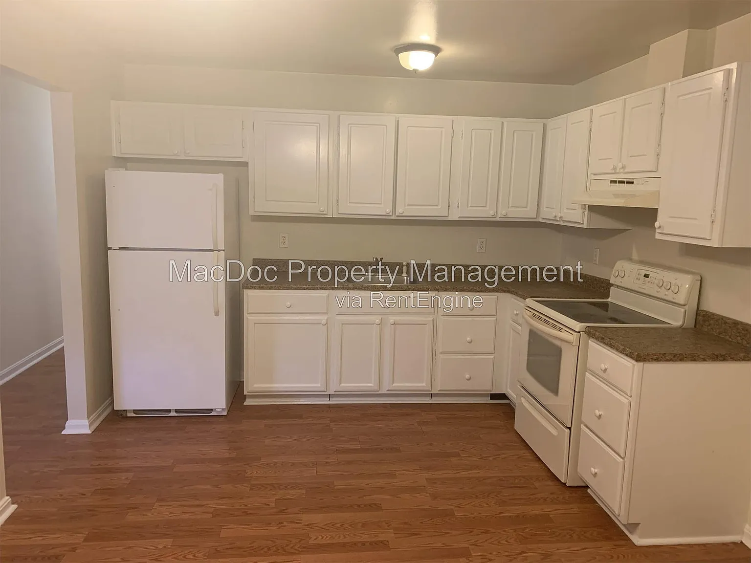 3 bed, 1.0 bath, 1008 sqft, $1,745 — Photo 2