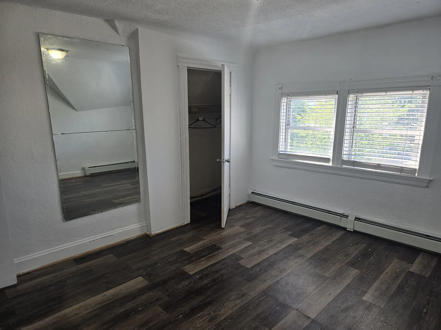 2 bed, 900 sqft, $1,600 — Photo 3