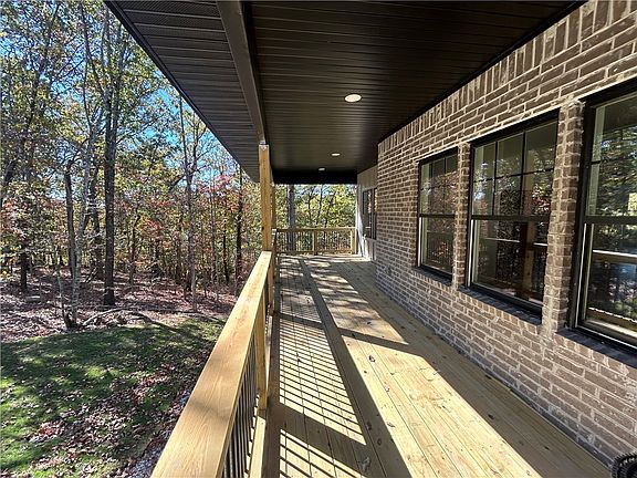 4th image of 6 Thorne Ln