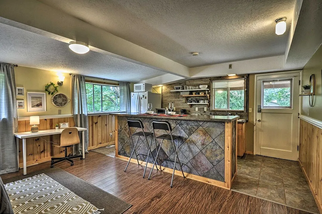 Unit Photo - 11352 NE Fargo St