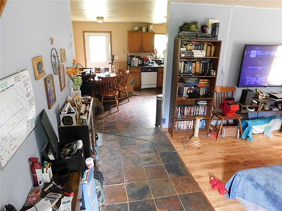 4th image of 909 7th St