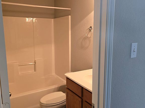 3rd image of 749 Countryside Dr