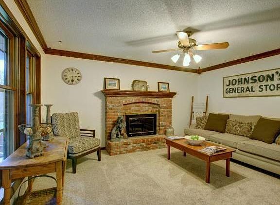 2nd image of 1015 SE Timbercreek Ln