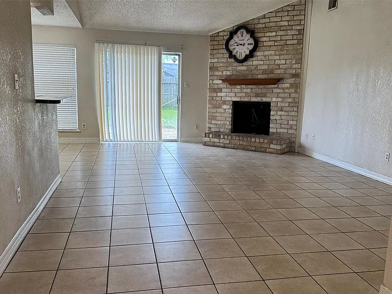 10940 Dunvegan Way — Photo 3