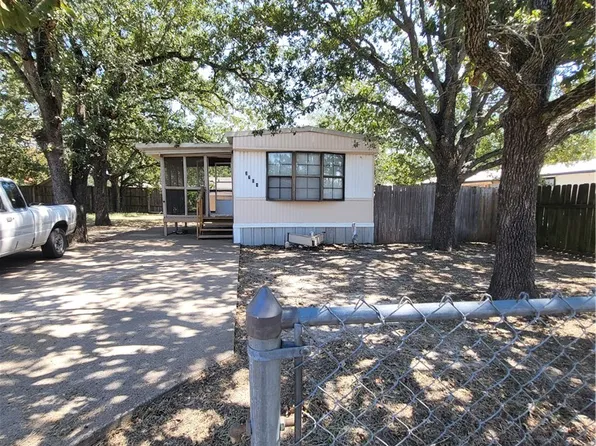 3704 Keystone Cir, Bryan, TX 77803