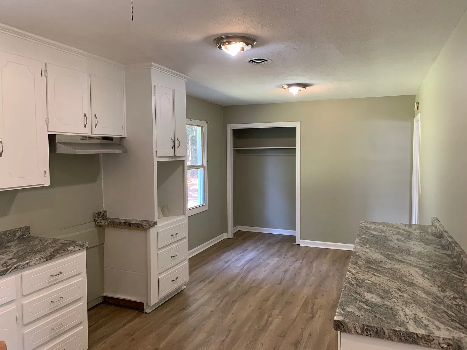 3 bed, 1.5 bath, 10 sqft, $1,025 — Photo 2
