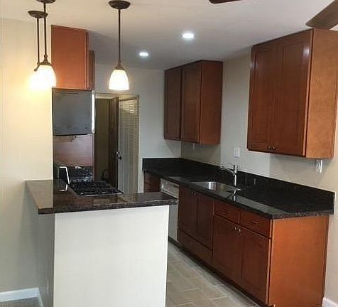 5th image of 510 N Maryland Ave Unit 103