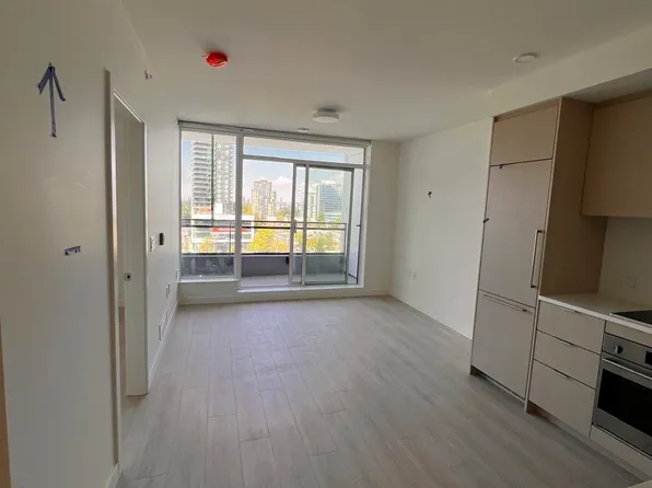 13675 107a Ave #706, Surrey, BC V3T 2H2