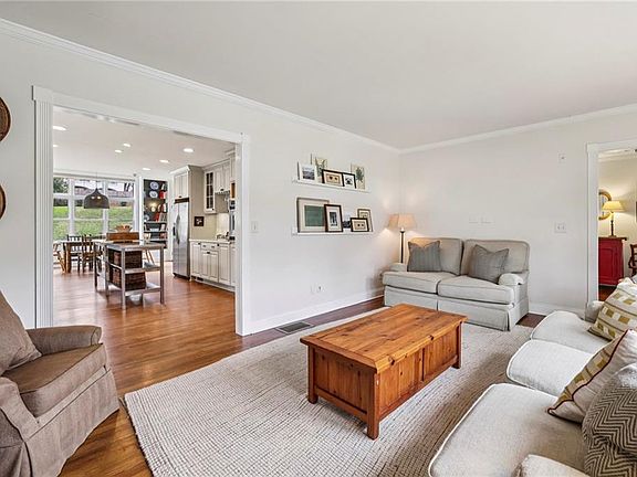 3rd image of 511 Wimbledon Rd NE