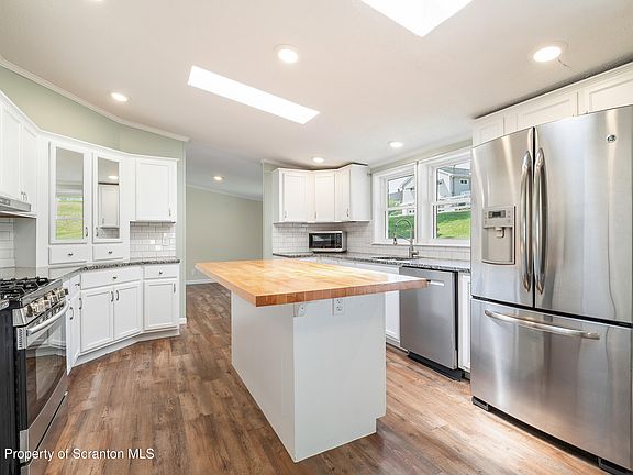 5th image of 806 Storrs St