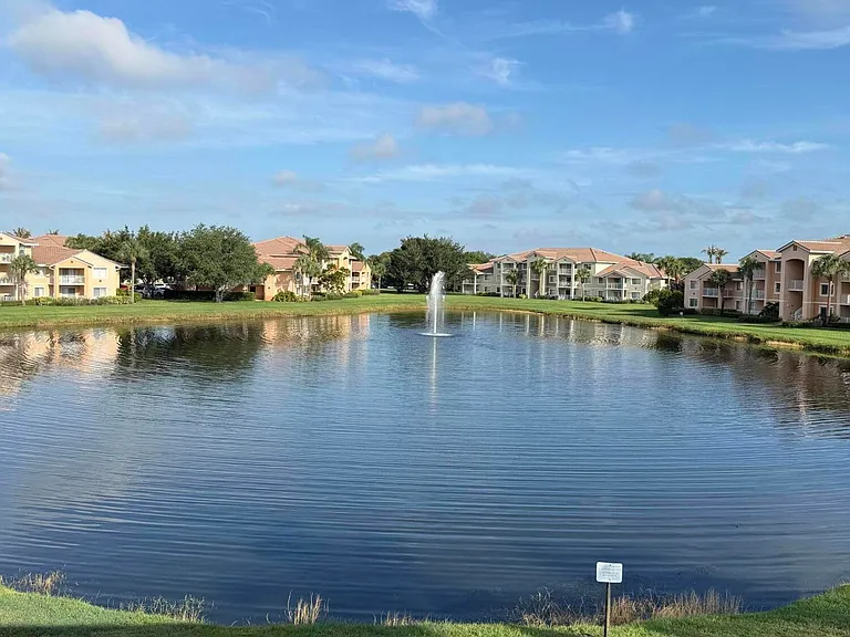 271 SW Palm Dr #304 — Photo 3