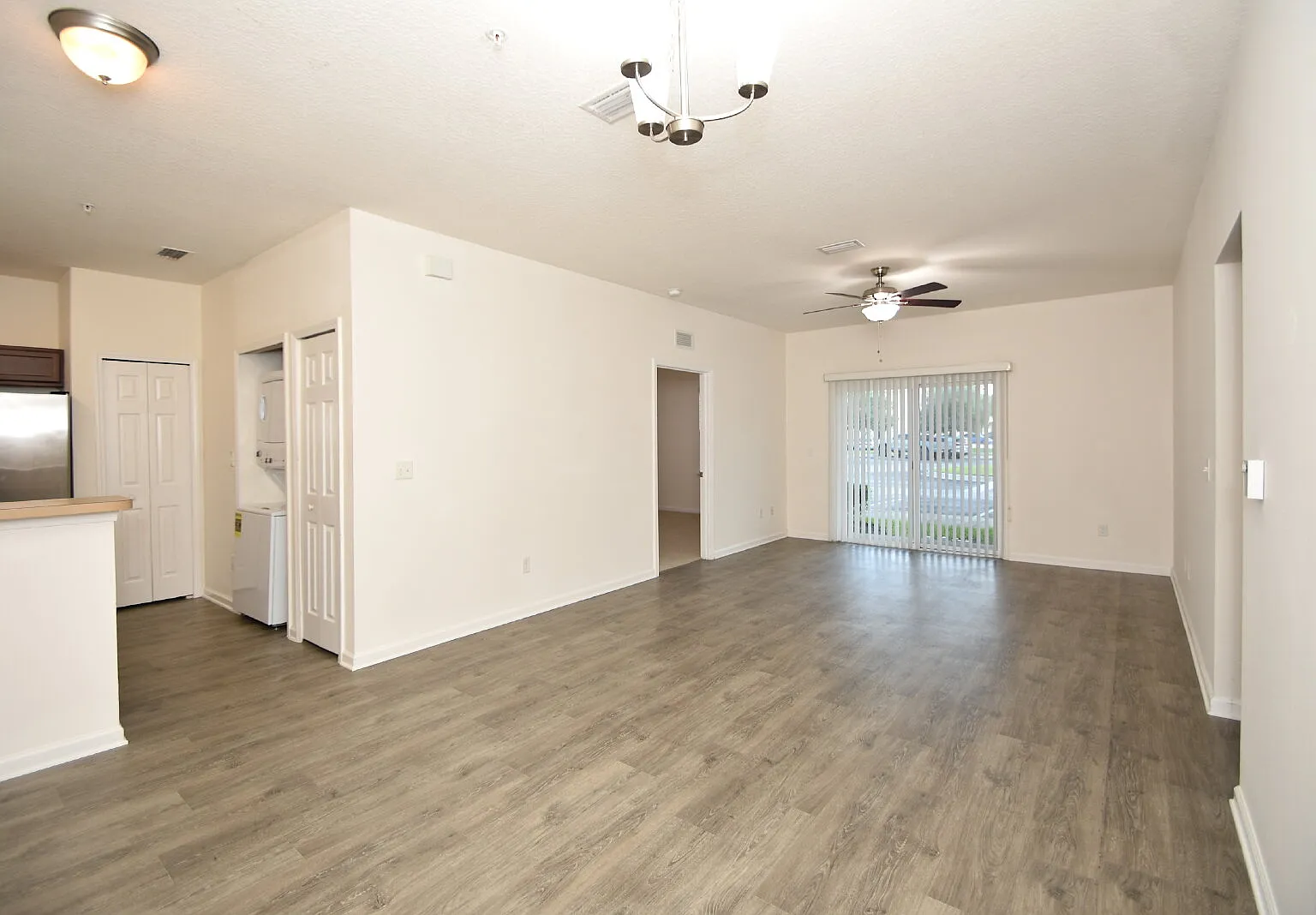 3 bed, 2.0 bath, 1157 sqft, $1,800 — Photo 3