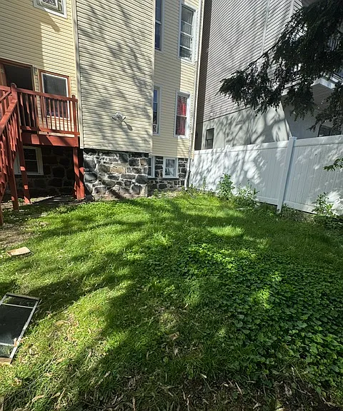 271 Griffith St #1R — Photo 9