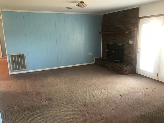 3rd image of 509 Carpenter Dr