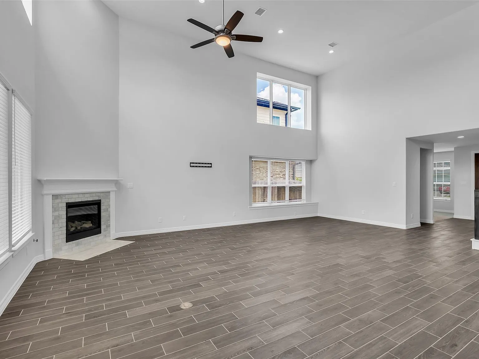 6 bed, 5.5 bath, 4012 sqft, $3,500 — Photo 4