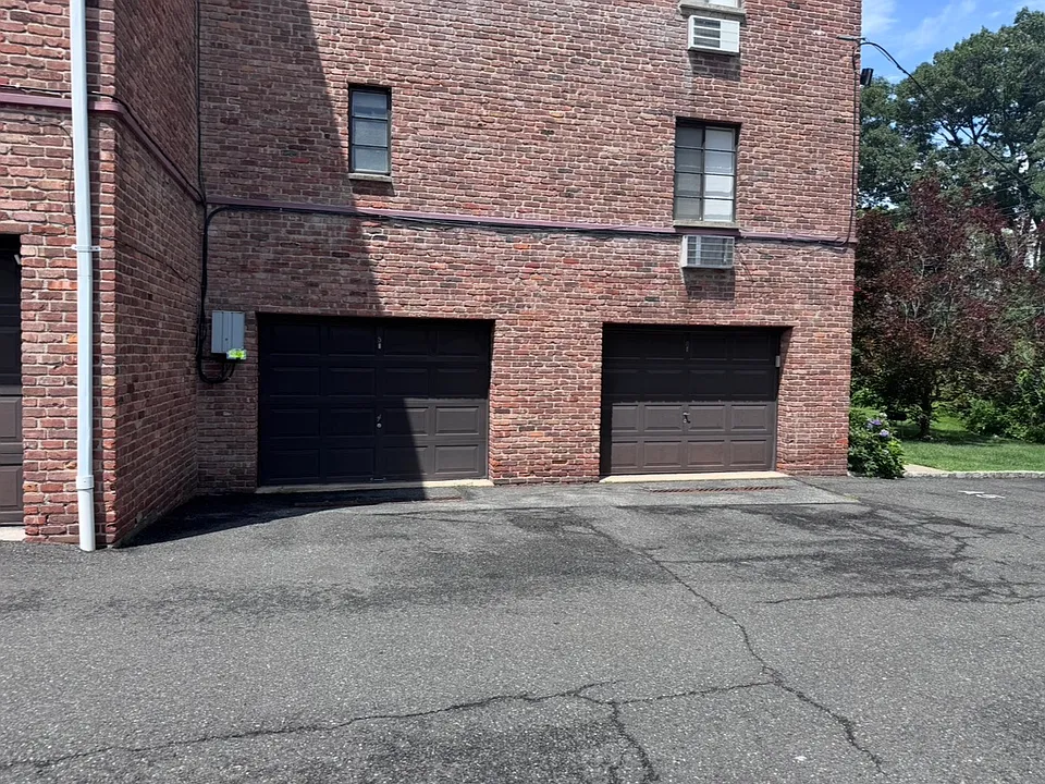 20 Troy Dr #G