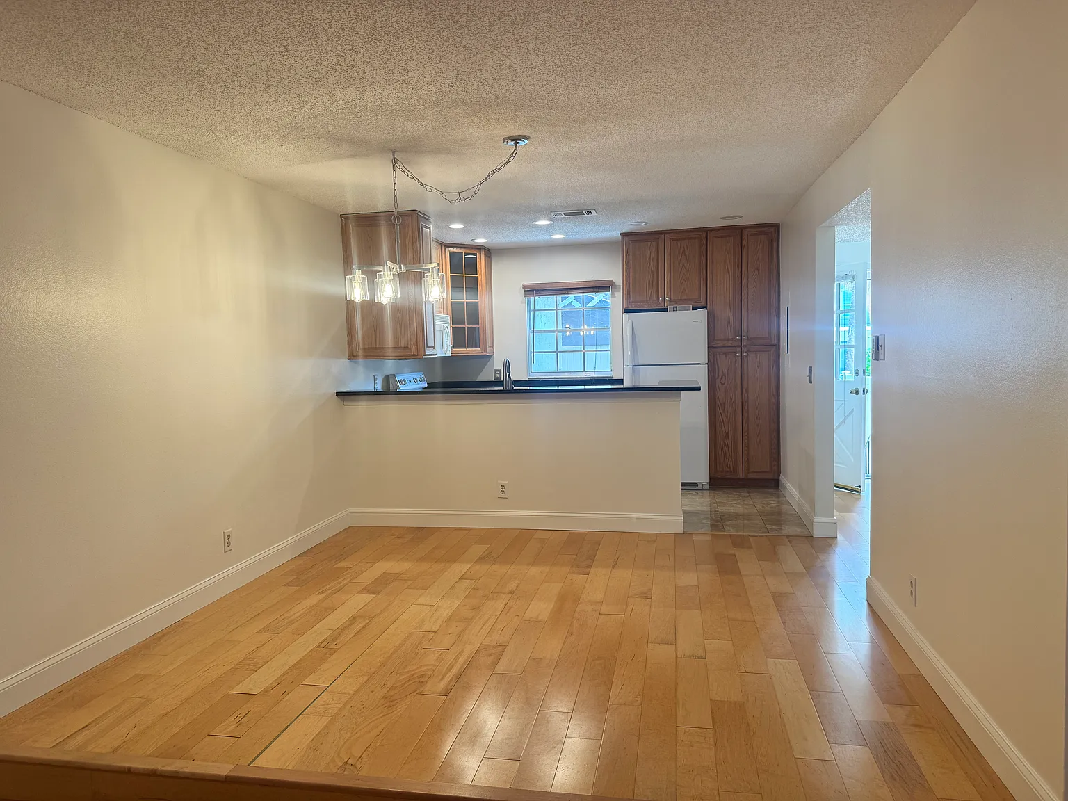 2 bed, 1280 sqft, $2,450 — Photo 4