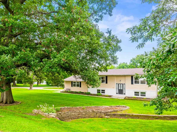 8212 Elm Ave, Downs, IL 61736