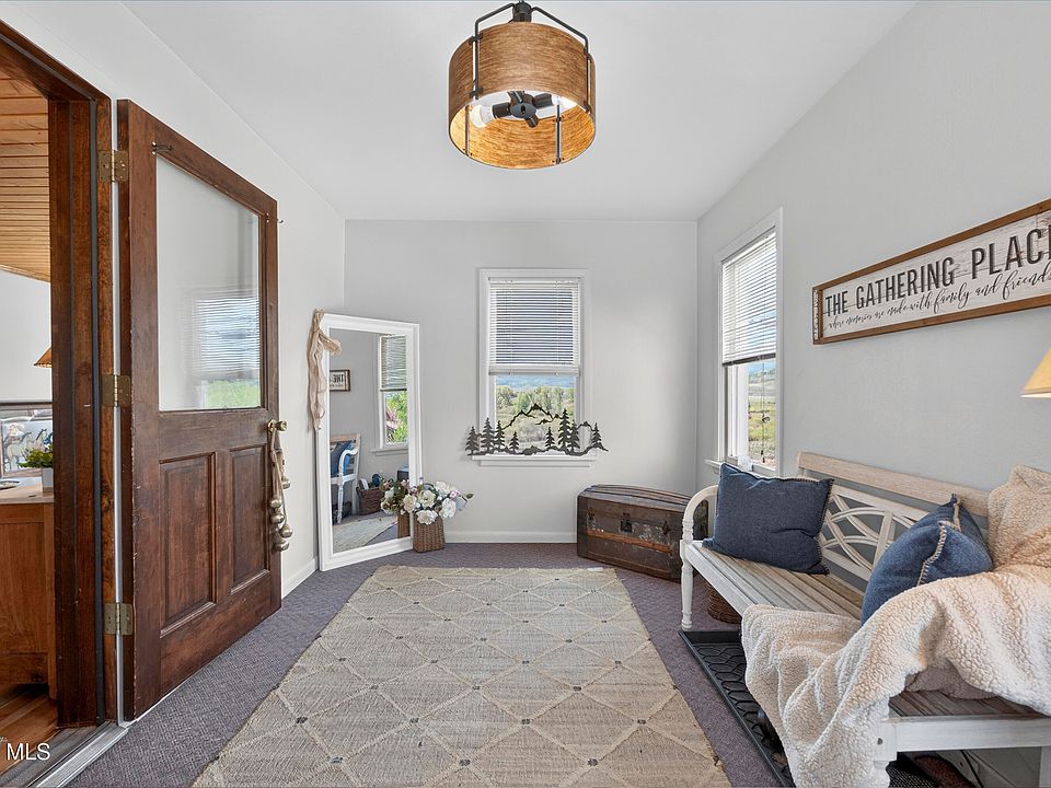 1st image of 242 East AGATE Avenue