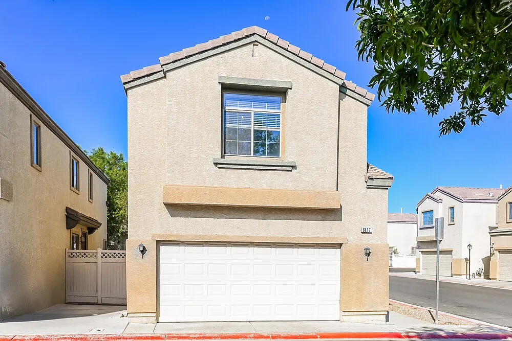 3 bed, 2.5 bath, 1429 sqft, $1,870 — Photo 1