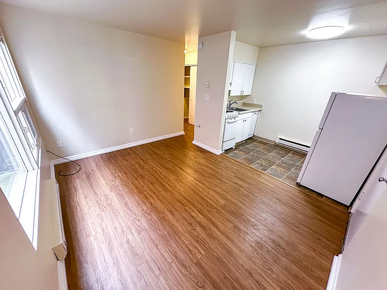 Belmont Roy Apartments — Photo 17
