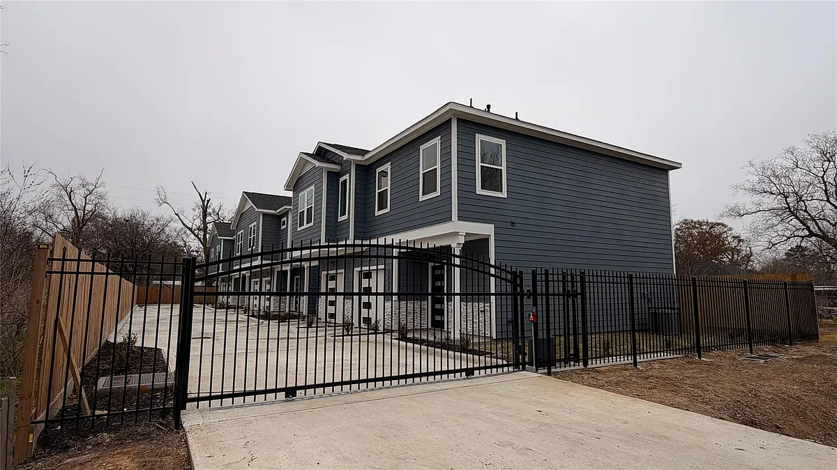 Building Photo - 3533 Alderfer St #A