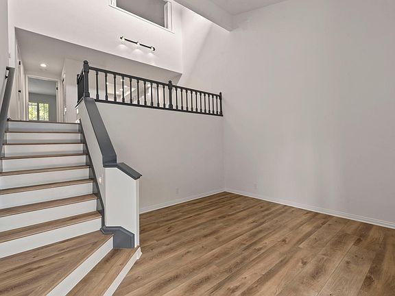4th image of 7 Cordoba Ct