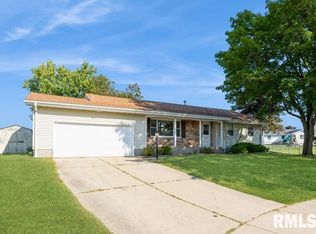 1432 Royal Oak Ct, De Witt, IA