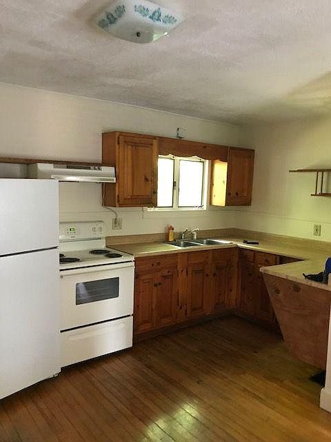 2nd image of 15 Pine St