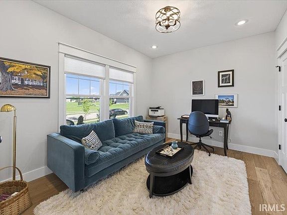 4th image of 4528 N Triple Crown Dr