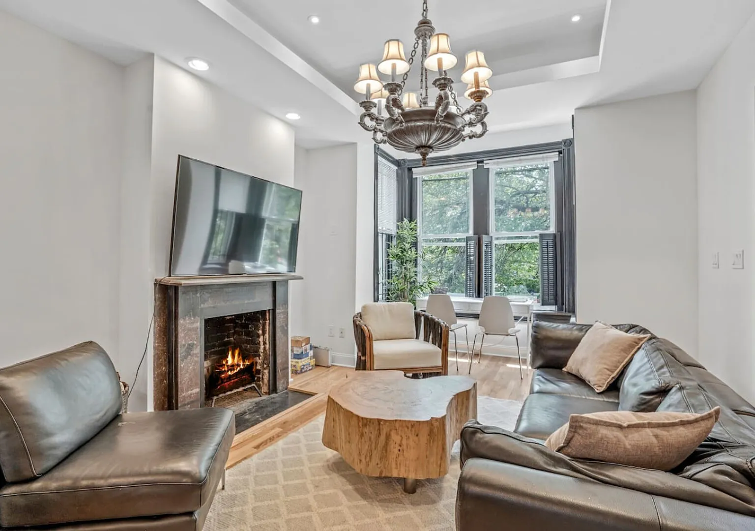 Capitol View 3BR Rowhouse | Convention Center Shaw — Photo 2