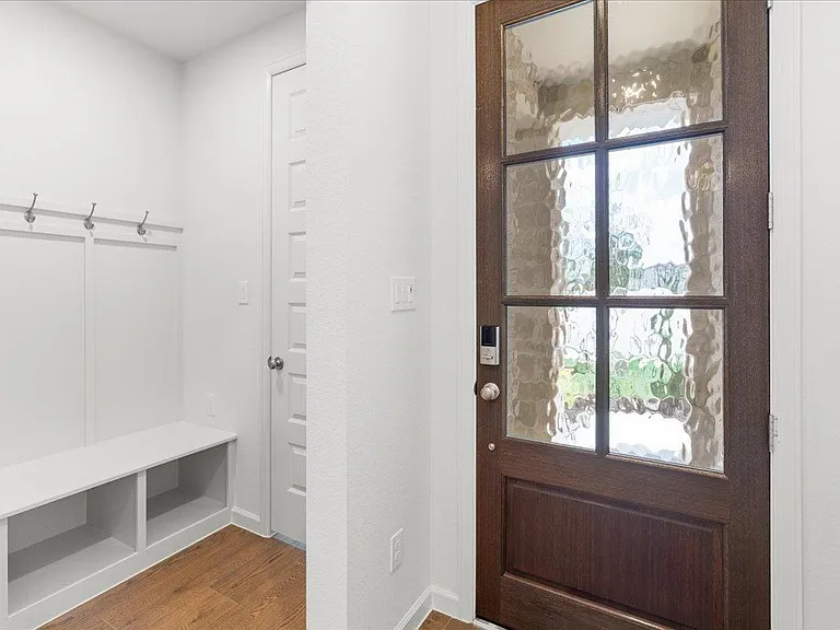 154 Blackborrow Dr — Photo 35
