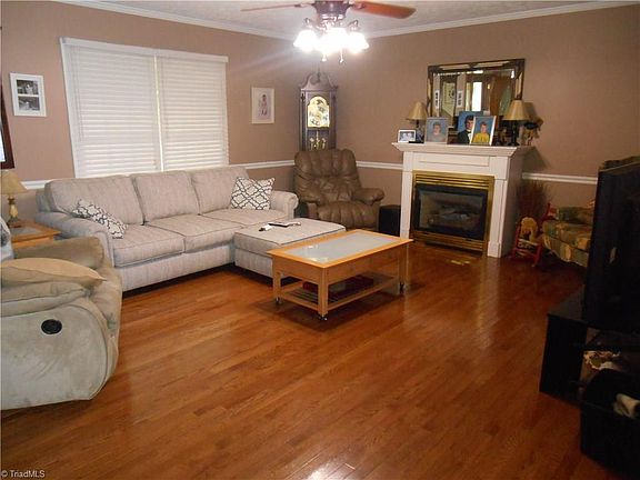 5th image of 253 Tanglewood Dr