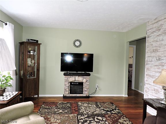 4th image of 406 Sandpiper Ave
