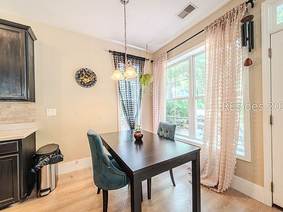 5th image of 22 Timbercrest Cir