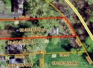 1401 Parkway Dr, Waterford, MI 48328