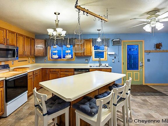 4th image of 736 Valley View Dr