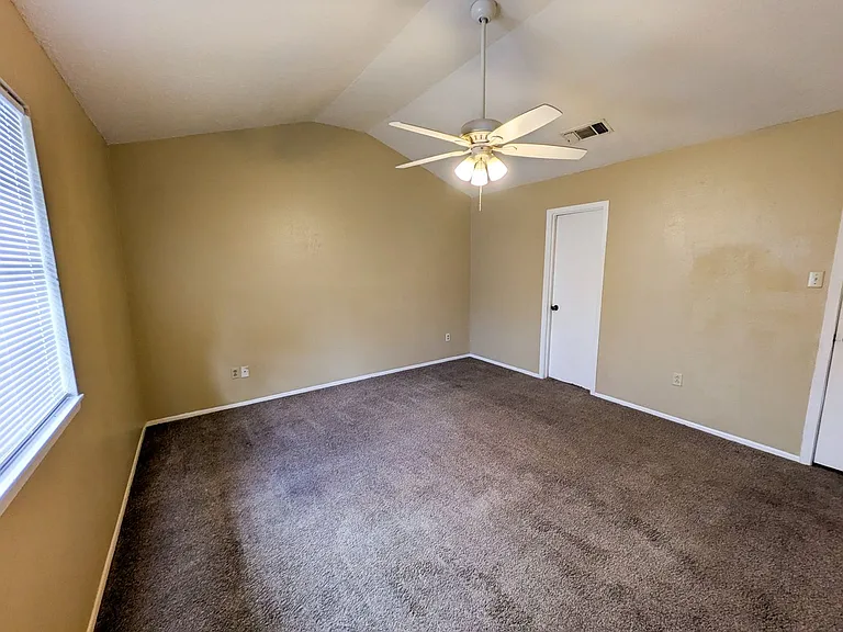 2700 N 16th St #21 — Photo 13