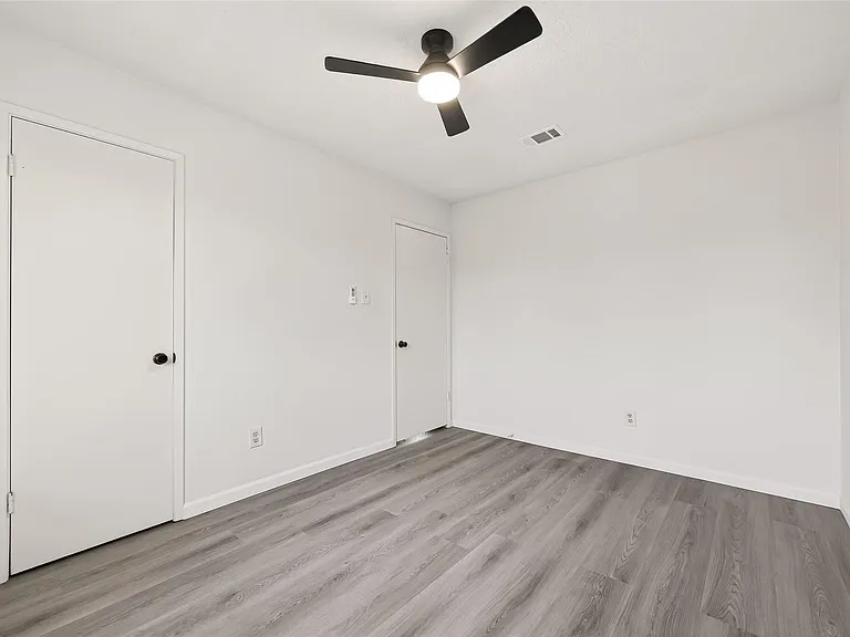 7523 La Place Dr — Photo 23