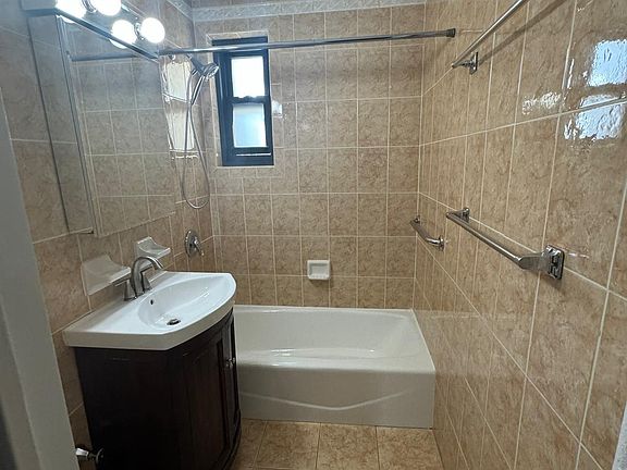 4th image of 3117 Palisade Ave #3
