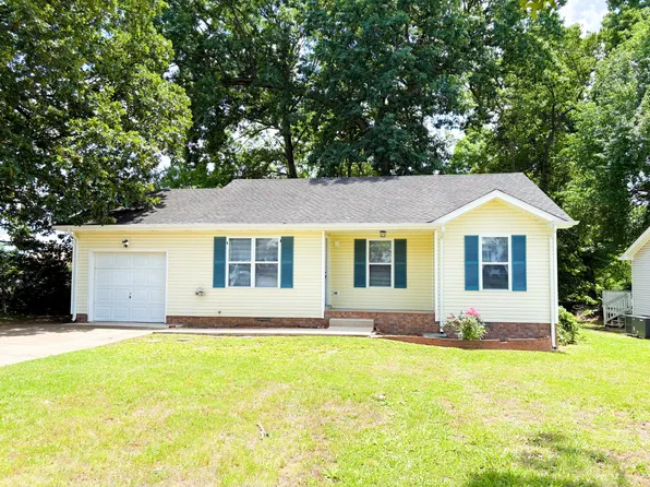 952 Princeton Dr, Clarksville, TN 37042