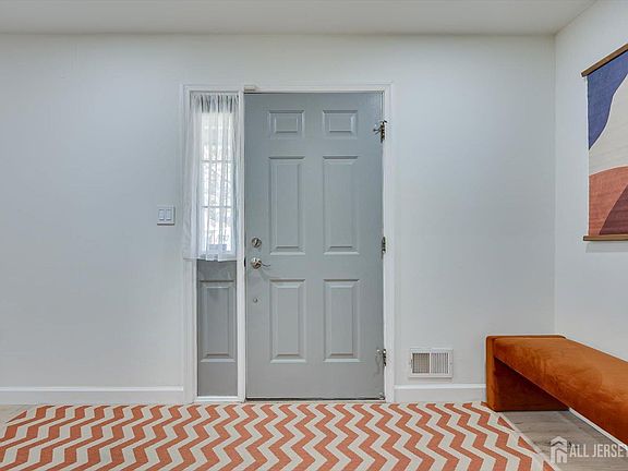 4th image of 122 De Wolfe St