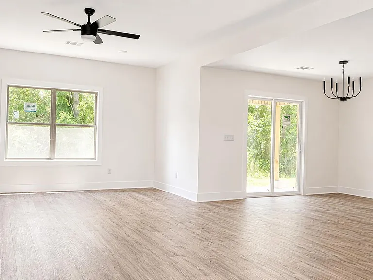 5400 Lotus St — Photo 4